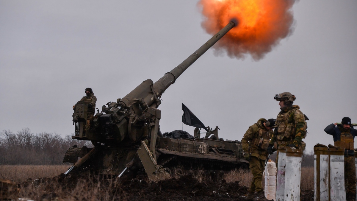 Nga tiến công từ 3 hướng, Ukraine cạn dần lựa chọn ở “chảo lửa” Bakhmut